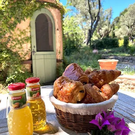Villa Magdala-Chambre D'Hote 1 Bed & Breakfast